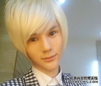 “时尚妖男”马里山的发型秀