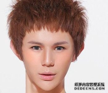 “时尚妖男”马里山的发型秀