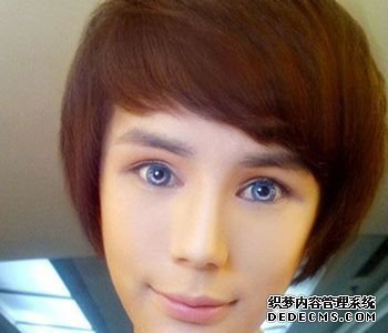 “时尚妖男”马里山的发型秀