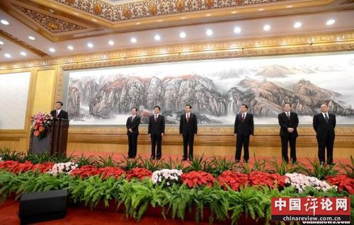 11月15日,在十八届一中全会上当选的中共中央总书记习近平和中共中央政治局常委李克强、张德江、俞正声、刘云山、王岐山、张高丽在北京人民大会堂与中外记者见面。中新社发 廖攀 摄