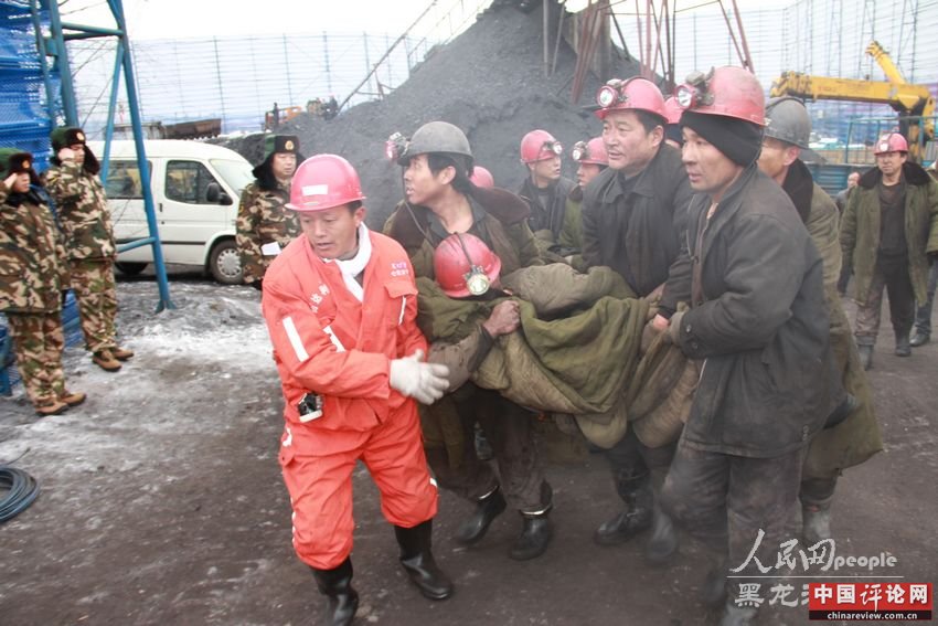 人民网记者现场报道：黑龙江七台河一煤矿发生透水事故 14人被困