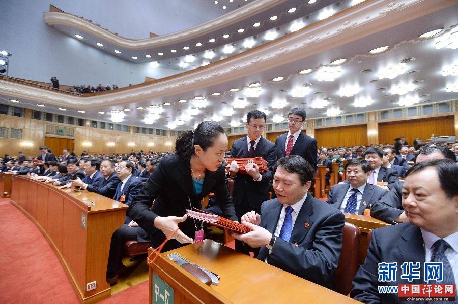 （两会）（6）十二届全国人大一次会议举行第四次全体会议