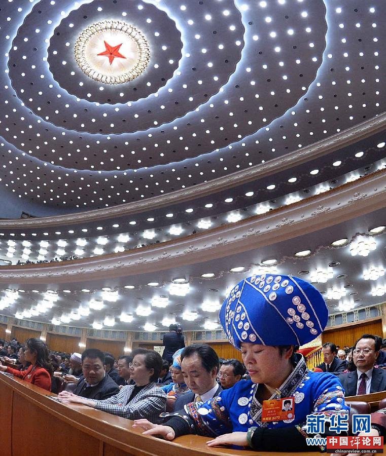 （两会）（10）十二届全国人大一次会议举行第四次全体会议