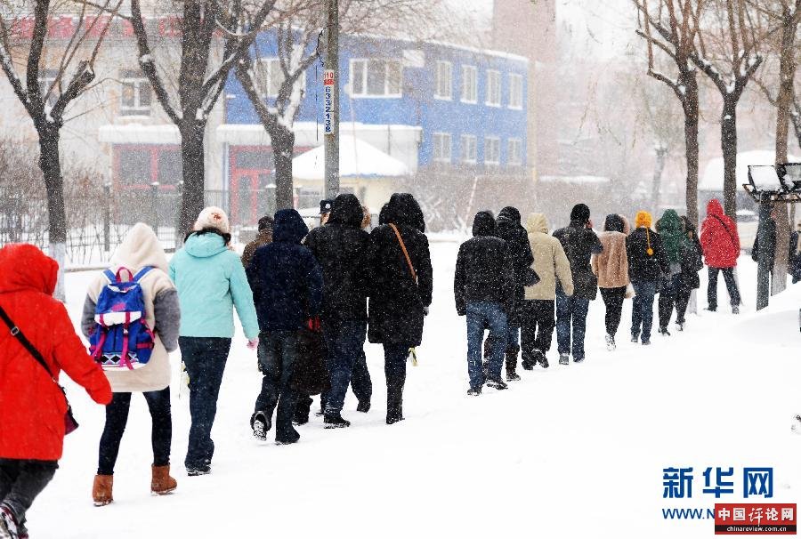 (生态)(2)哈尔滨发布暴雪红色预警 全城动员清冰雪