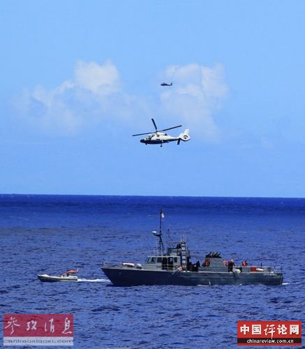 9日，中美两国海军在夏威夷附近海域举行海上联合搜救演习。