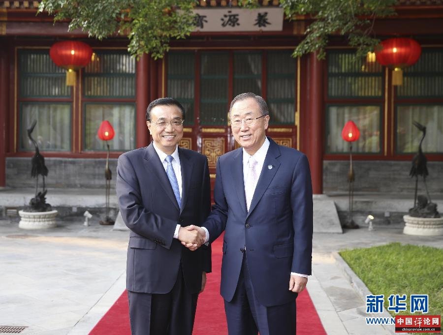 5月19日，国务院总理李克强在北京钓鱼台养源斋会见联合国秘书长潘基文。 新华社记者 丁林 摄 