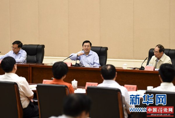 这是5月21日,张德江在福建省上杭县出席指导县委常委班子专题民主生活会。新华社记者 李学仁 摄 这是5月21日,张德江在福建省上杭县出席指导县委常委班子专题民主生活会。新华社记者 李学仁 摄