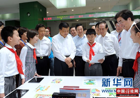 9月20日，中共中央政治局常委、中央书记处书记刘云山等来到中国科技馆，参加全国科普日北京主场活动。 新华社记者饶爱民摄