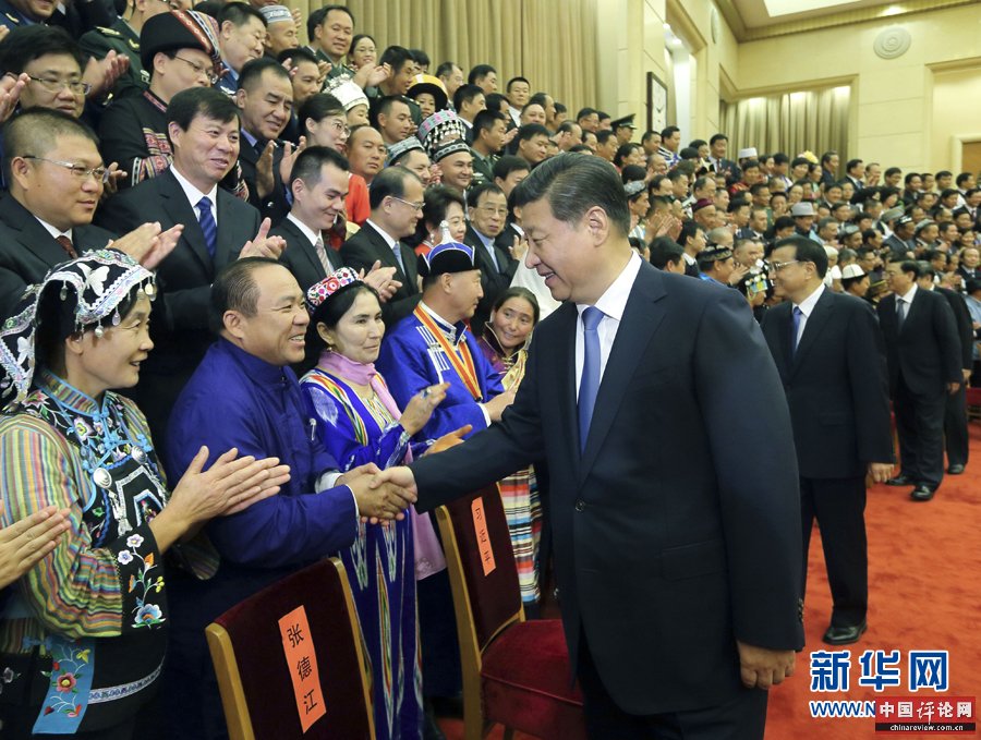 9月28日至29日,中央民族工作会议暨国务院第六次全国民族团结进步表彰大会在北京举行。这是习近平等在会前会见受表彰的模范集体和模范个人代表。新华社记者 兰红光 摄 9月28日至29日,中央民族工作会议暨国务院第六次全国民族团结进步表彰大会在北京举行。这是习近平等在会前会见受表彰的模范集体和模范个人代表。新华社记者 兰红光 摄