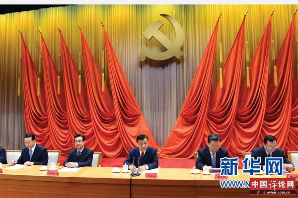 11月5日,中共中央党校举行2014年秋季学期第一批进修班毕业典礼。中共中央政治局常委、中央党校校长刘云山出席毕业典礼,并为学员颁发毕业证书。新华社记者饶爱民摄 11月5日,中共中央党校举行2014年秋季学期第一批进修班毕业典礼。中共中央政治局常委、中央党校校长刘云山出席毕业典礼,并为学员颁发毕业证书。新华社记者饶爱民摄