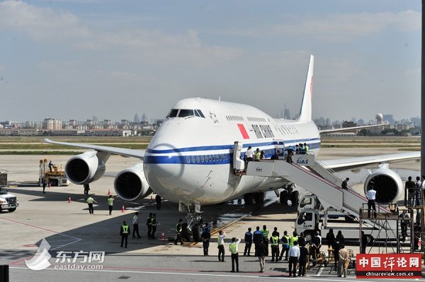 上海虹桥机场迎来首架747-8客机