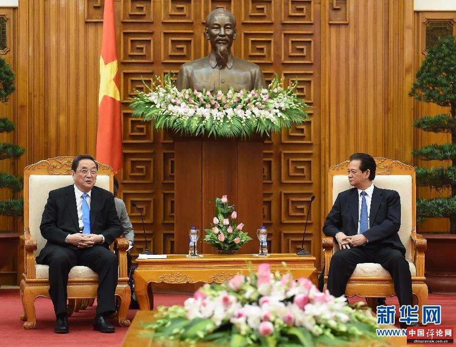 12月25日至27日,中共中央政治局常委、全国政协主席俞正声对越南进行正式访问。这是12月26日,俞正声在河内会见越南政府总理阮晋勇。 新华社记者刘建生摄 12月25日至27日,中共中央政治局常委、全国政协主席俞正声对越南进行正式访问。这是12月26日,俞正声在河内会见越南政府总理阮晋勇。 新华社记者刘建生摄