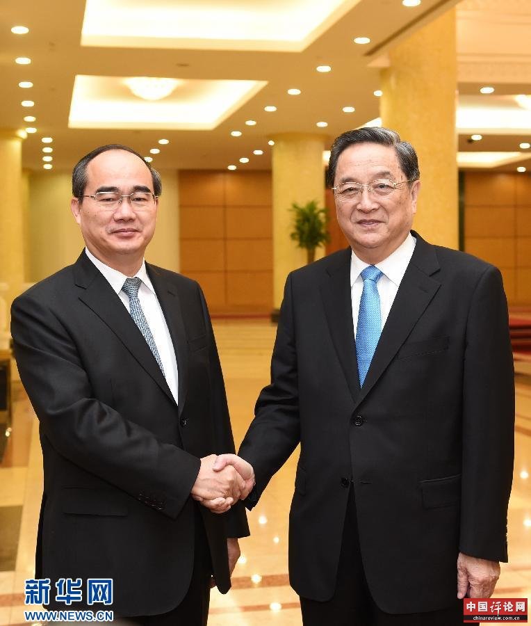 12月25日至27日,中共中央政治局常委、全国政协主席俞正声对越南进行正式访问。这是12月26日,俞正声在河内与越南祖国阵线主席阮善仁举行会谈。 新华社记者刘建生摄 12月25日至27日,中共中央政治局常委、全国政协主席俞正声对越南进行正式访问。这是12月26日,俞正声在河内与越南祖国阵线主席阮善仁举行会谈。 新华社记者刘建生摄