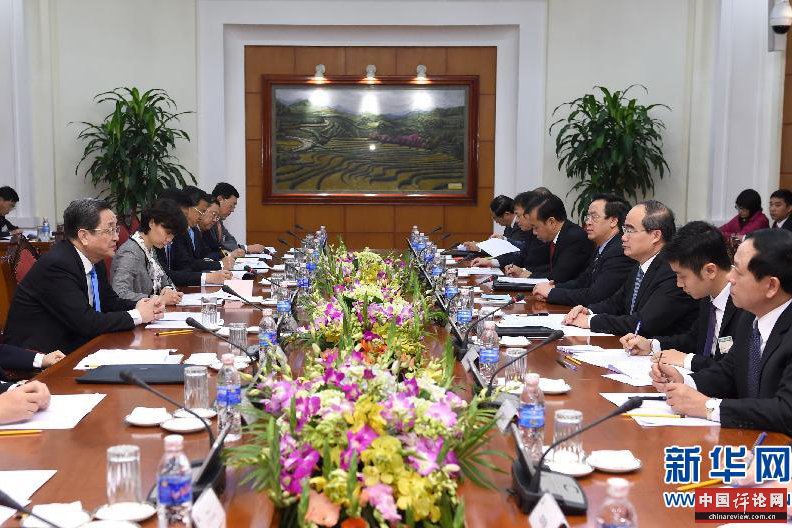 12月25日至27日,中共中央政治局常委、全国政协主席俞正声对越南进行正式访问。这是12月26日,俞正声在河内与越南祖国阵线主席阮善仁举行会谈。 新华社记者马占成摄 12月25日至27日,中共中央政治局常委、全国政协主席俞正声对越南进行正式访问。这是12月26日,俞正声在河内与越南祖国阵线主席阮善仁举行会谈。 新华社记者马占成摄