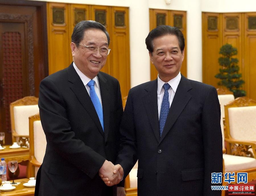 12月25日至27日,中共中央政治局常委、全国政协主席俞正声对越南进行正式访问。这是12月26日,俞正声在河内会见越南政府总理阮晋勇。 新华社记者马占成摄 12月25日至27日,中共中央政治局常委、全国政协主席俞正声对越南进行正式访问。这是12月26日,俞正声在河内会见越南政府总理阮晋勇。 新华社记者马占成摄