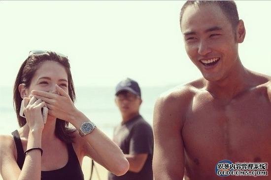 阮经天拍摄《军中乐园》时，许玮甯曾去探班，留下甜蜜合照