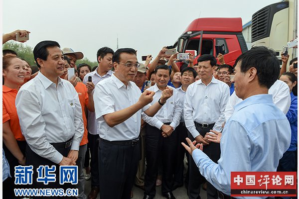 这是9月24日,李克强在河南鲜易控股公司考察。 新华社记者谢环驰摄 这是9月24日,李克强在河南鲜易控股公司考察。 新华社记者谢环驰摄