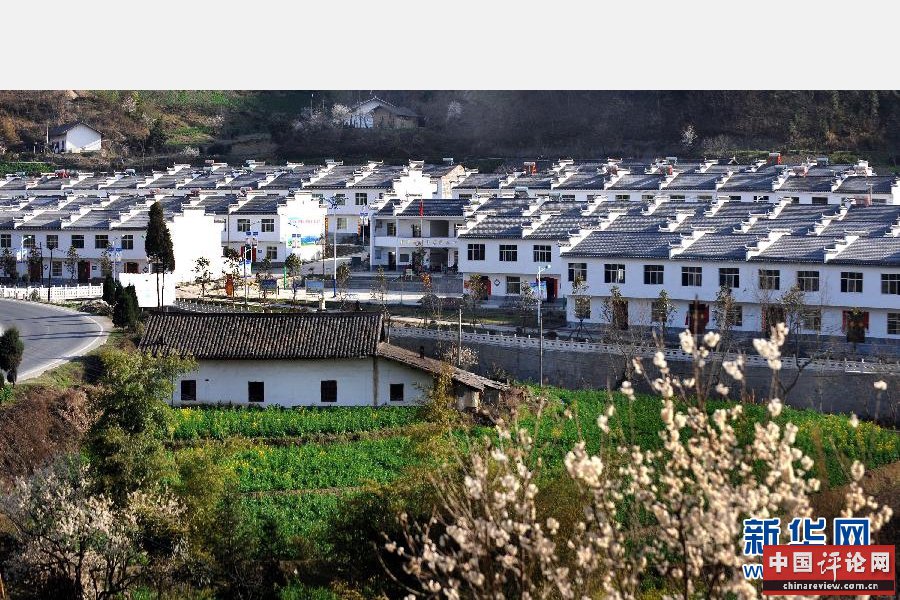 陕西平利县大贵镇毛坝岭村的“避灾扶贫移民搬迁”居民集中安置区(2014年3月14日摄)新华社记者 陶明 摄 陕西平利县大贵镇毛坝岭村的“避灾扶贫移民搬迁”居民集中安置区(2014年3月14日摄)新华社记者 陶明 摄