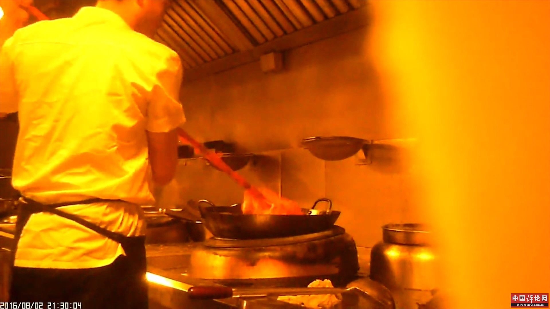 媒体曝俏江南黑厨内幕:扫把洗锅 臭鱼冒充活桂鱼