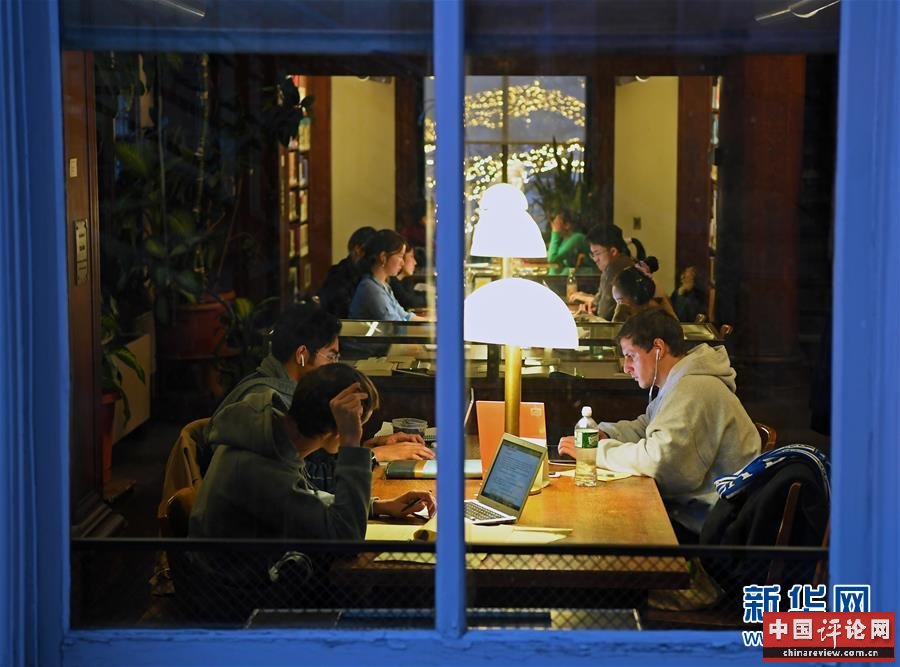 (国际·图文互动)(1)美国签证政策遭诟病 业内人士建议赴美学子做“两手准备”