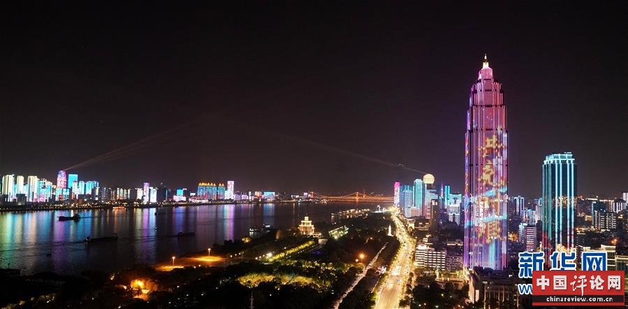 （新华全媒头条·图文互动）（2）钟华论：在民族复兴的历史丰碑上——2020中国抗疫记