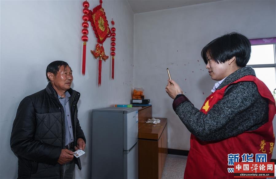 (新华全媒头条·总书记推动的改革身边事·行政体制改革篇·图文互动)(10)特写:追问“一件事”
