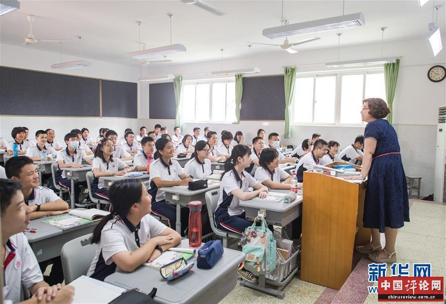 (新华全媒头条·图文互动)(2)特别的“开学第一课”