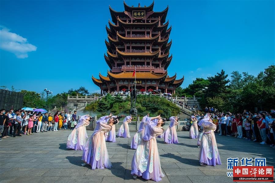 (新华全媒头条·聚焦三季度经济·图文互动)(1)逐季转好 稳定复苏——透视中国经济“三季报”
