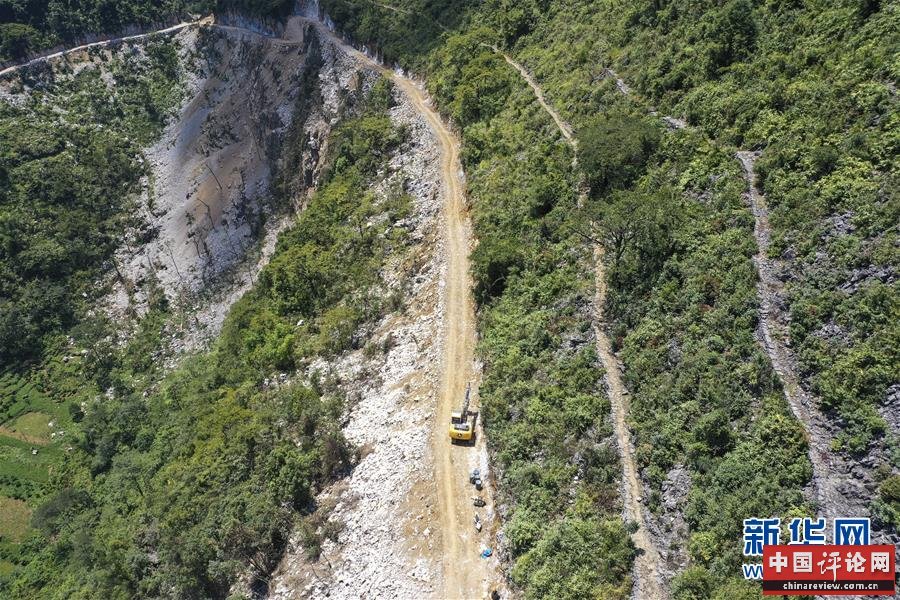 (新华全媒头条·图文互动)(5)“石山王国”筑路记