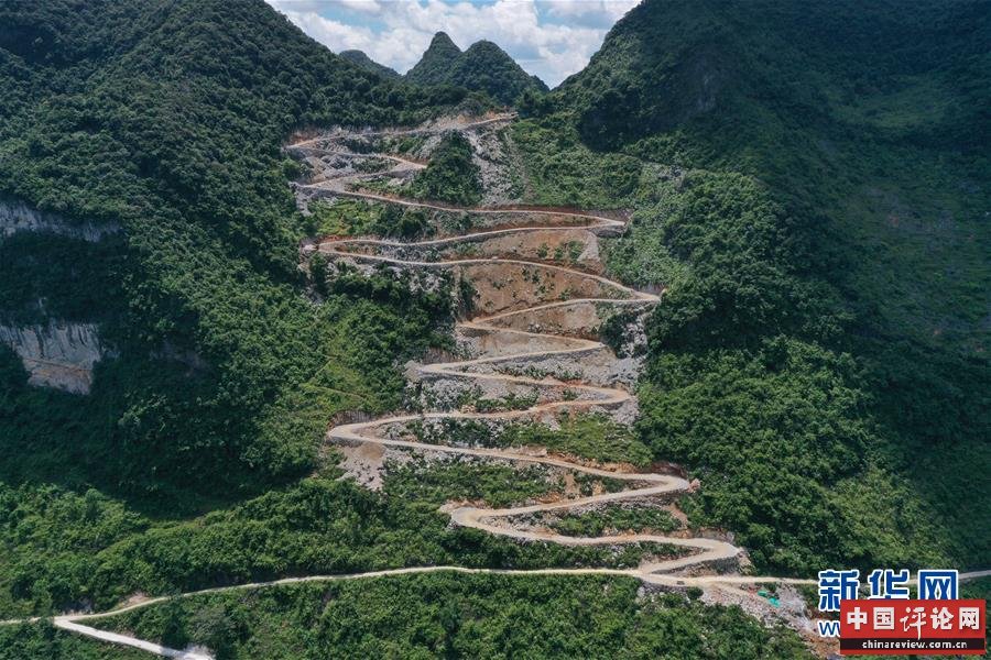 (新华全媒头条·图文互动)(10)“石山王国”筑路记