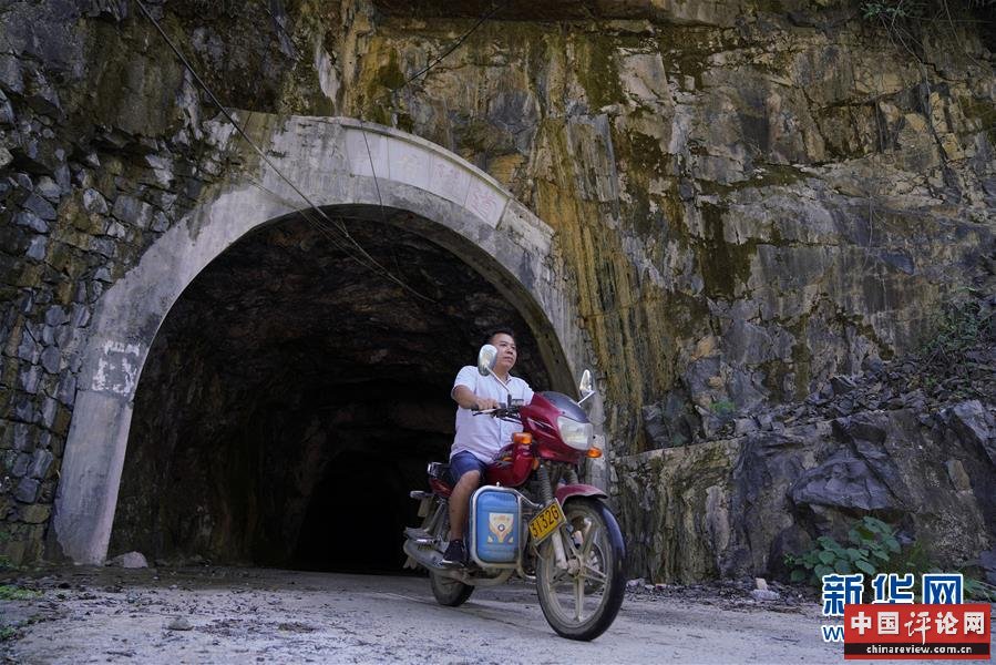 (新华全媒头条·图文互动)(7)“石山王国”筑路记