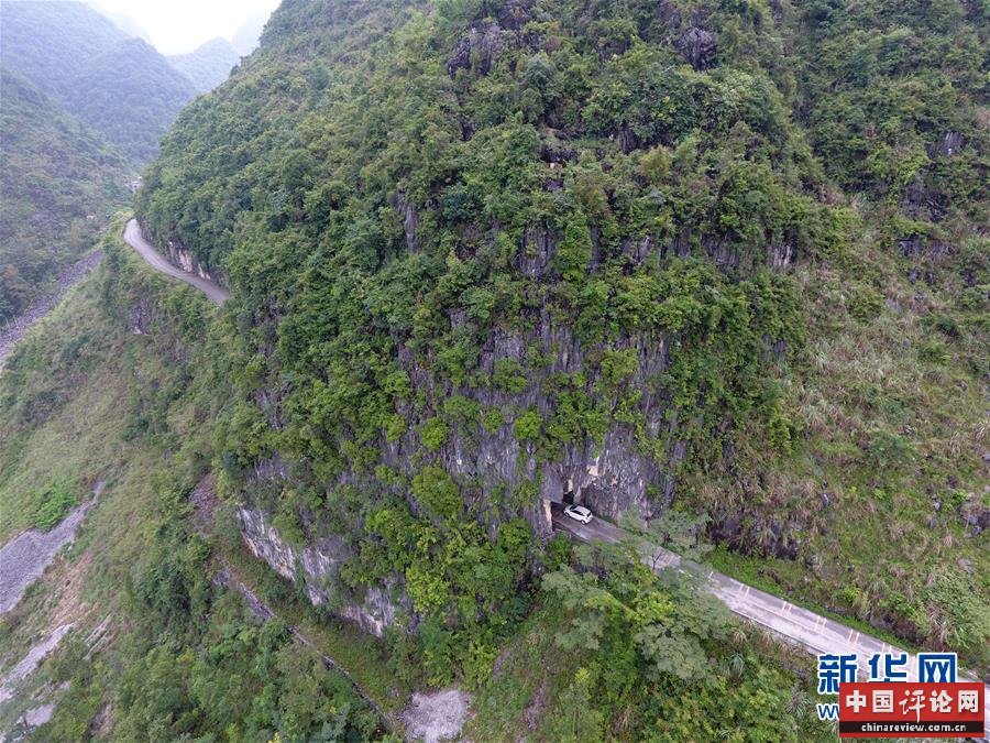 (新华全媒头条·图文互动)(1)“石山王国”筑路记