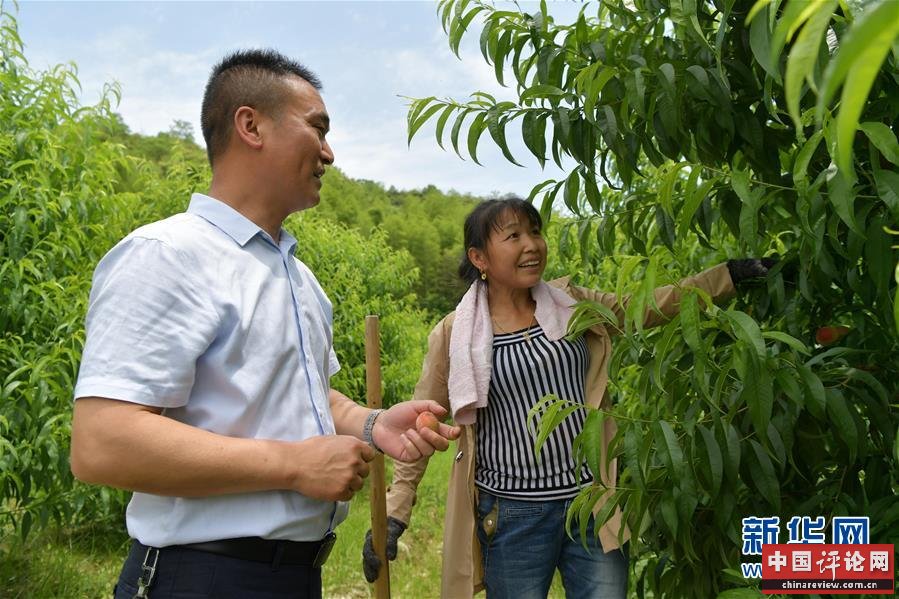 (新华全媒头条·图文互动)(4)幕阜山“搬穷”记