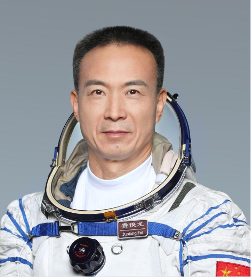神舟十五号航天员乘组确定 与记者集体见面